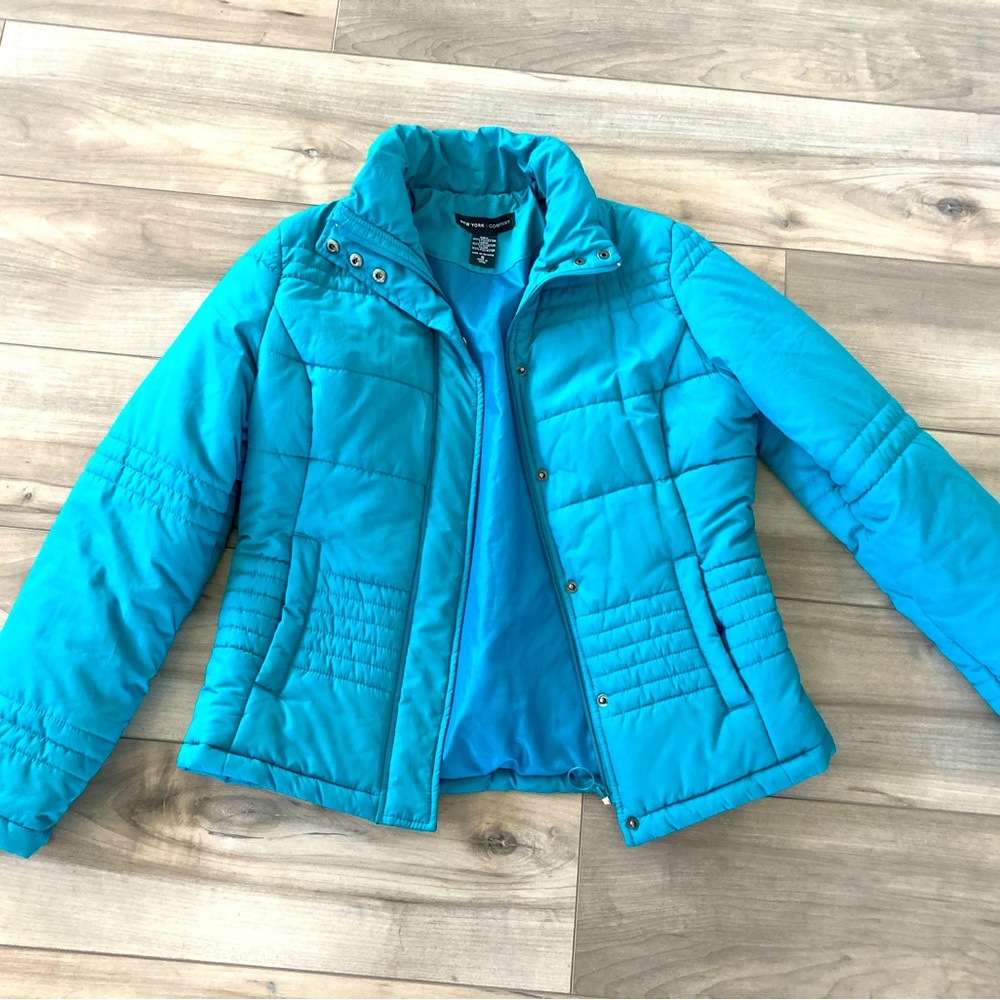 New York & Co woman’s small turquoise puffy coat.